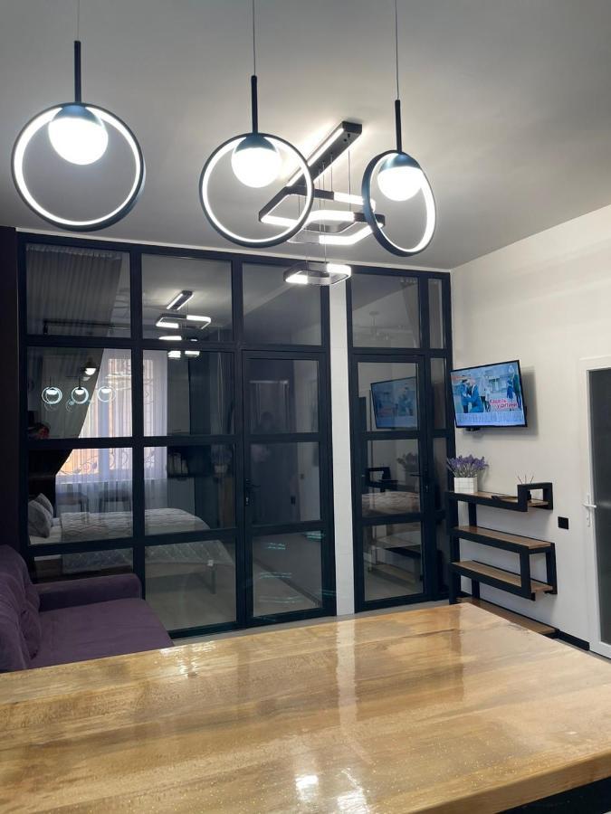 Vel Люкс Apartment Chernivtsi Bagian luar foto