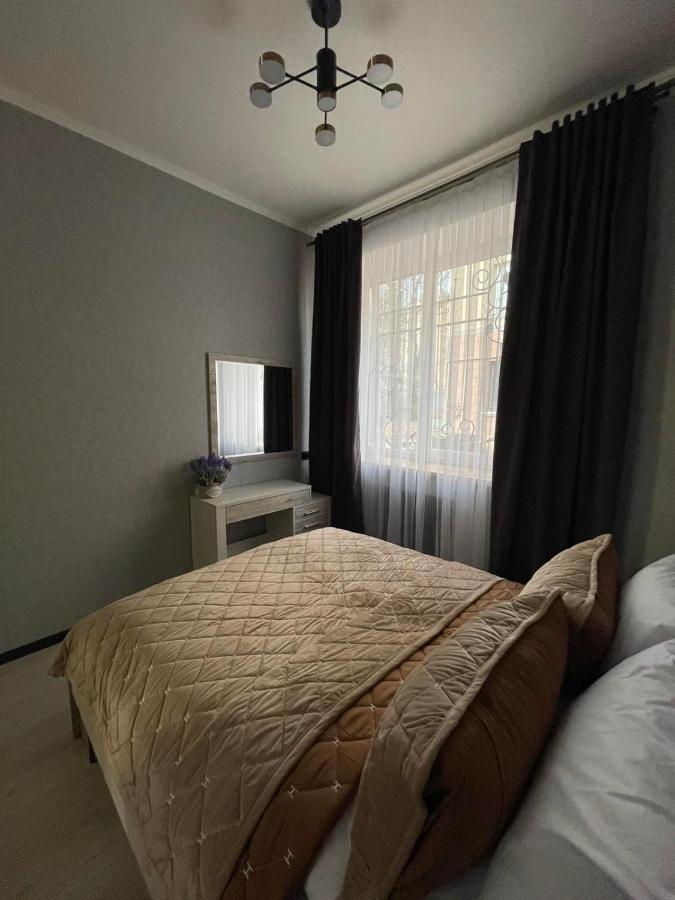 Vel Люкс Apartment Chernivtsi Bagian luar foto