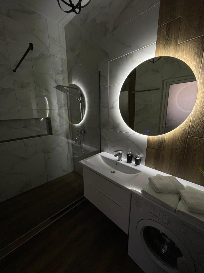 Vel Люкс Apartment Chernivtsi Bagian luar foto