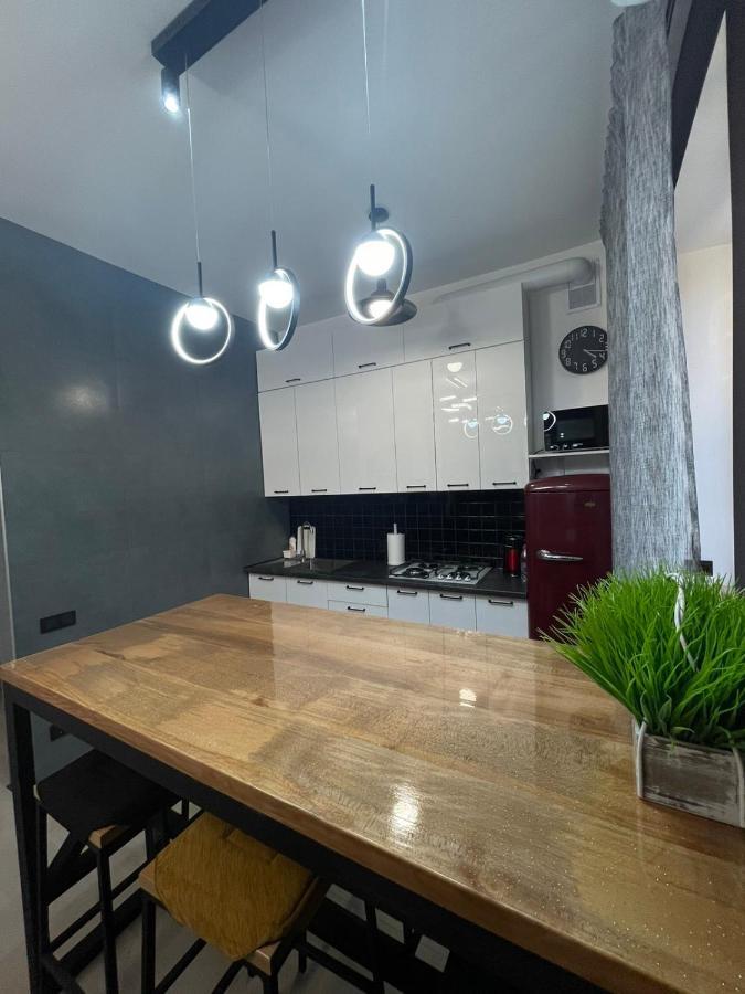 Vel Люкс Apartment Chernivtsi Bagian luar foto