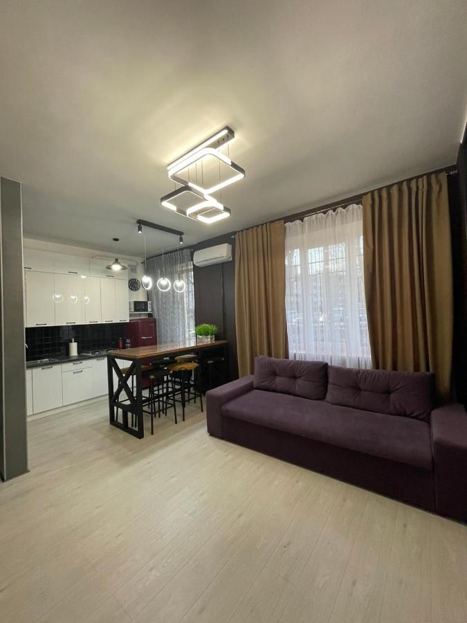 Vel Люкс Apartment Chernivtsi Bagian luar foto