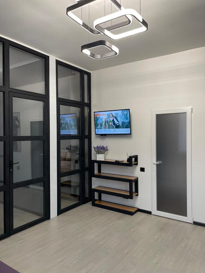 Vel Люкс Apartment Chernivtsi Bagian luar foto